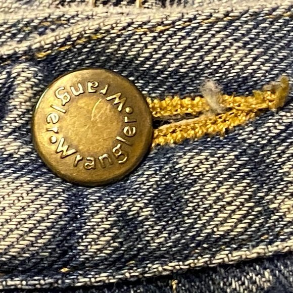 Wrangler relaxed fit shorts Size 38 - Picture 4 of 4